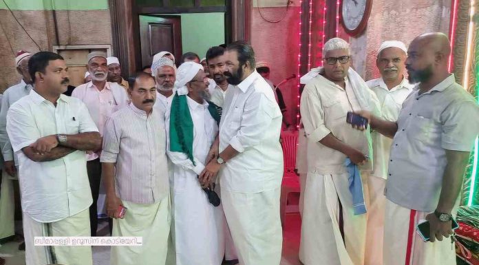 Tvm Edition Update < ജില്ലയില് 12,344 പത്രികകള് സമര്പ്പിച്ചു, കോര്പ്പറേഷനില് 581 | വീട് ഒഴിയാന് ആവശ്യപ്പെട്ടതിനു ക്വട്ടേഷന്, 4 പേര് അറസ്റ്റില് | സര്ക്കാര് ഉദ്യോഗസ്ഥന് ആത്മഹത്യ ചെയ്ത നിലയില് | വെട്ടുകാട് തിരുന്നാള് പ്രദക്ഷിണം ഇന്ന് | ബീമാപള്ളി ഉറൂസിനു ഇന്നു കൊടിയേറും