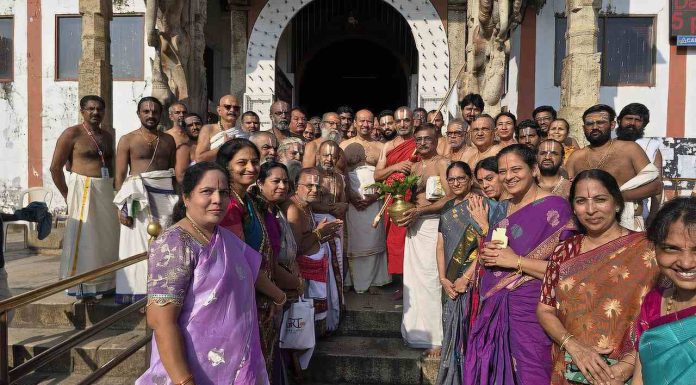 Tvm Edition Update < മത്സര രംഗത്ത് 7985 സ്ഥാനാര്ത്ഥികള് | കാപ്പാകേസ് പ്രതി മടങ്ങിയെത്തി ഭാര്യയുടെ മാതാപിതാക്കളെ വെട്ടിപരിക്കേല്പ്പിച്ചു | തെന്നൂര്കോണത്ത് നിരവധിപ്പേരെ കടിച്ച നായക്ക് പേവിഷ ബാധ | കൊടിയേറി, ബീമാപള്ളി ഉറൂസിനു വന് തിരക്ക് | മതില് ഇടിഞ്ഞുവീണു വയോധിക മരിച്ചു |