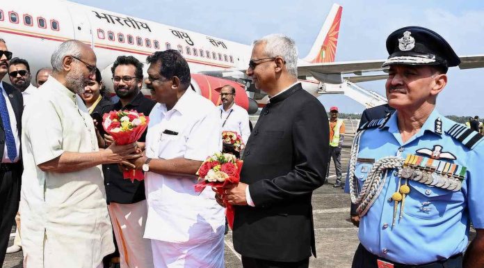 Tvm Edition Update < സഹോദരി കിണറ്റില് ചാടി ജീവനൊടുക്കി, രക്ഷിക്കാന് ചാടിയ സഹോദരനെ രക്ഷിച്ചു | അവനവന് കടമ്പ പുരസ്കാരം കടമ്മനിട്ട വാസുദേവന് പിള്ളയ്ക്ക് | ഓടിക്കൊണ്ടിരുന്ന ബസില് നിന്നു വിദ്യാര്ഥി തെറിച്ചു വീണു | വാടക വീടൊഴിഞ്ഞില്ല, വെട്ടിപരിക്കേല്പ്പിച്ച ഗുണ്ട പിടിയില് | മീന് പിടിക്കാനിറങ്ങിയ യുവാവ് വെള്ളത്തില് നിന്ന് ഷോക്കേറ്റു മരിച്ചു