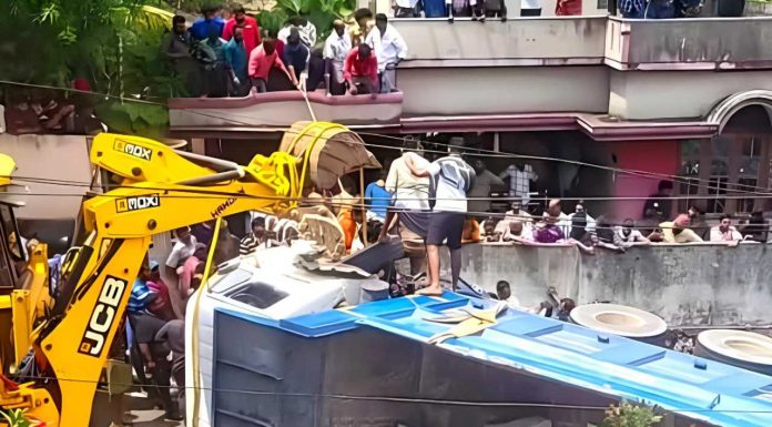 Tvm Edition Update < വെഞ്ഞാറമൂട്ടിൽ ടോറസ് മറിഞ്ഞു, ബൈക്ക് യാത്രക്കാരായ 2 കായികതാരങ്ങൾ മരിച്ചു | എല്ലായിടത്തും ‘ഗ്യാസ് ‘ തീരുന്നു, വില കുതിക്കുന്നു | പാറ്റൂരിലെ 3.43 കോടിയുടെ ഭൂമി തട്ടിപ്പ്, അന്വേഷണം ക്രൈംബ്രാഞ്ചിന് | കരിക്കകം ചാമുണ്ഡി ക്ഷേത്രം ഉത്സവം 24 മുതൽ | കോലത്തുകര ശിവക്ഷേത്രത്തിലെ ഉത്സവം 26 നു സമാപിക്കും |