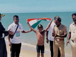 പാക് കടലിടുക്ക് നീന്തിക്കടന്ന്, ചരിത്രനേട്ടവുമായി ഏഴുവയസുകാരൻ
