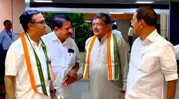 Morning Capsule < ആശ്വാസമായി വേനൽ മഴ, ചൂട് കുറയുന്നു | നിരീക്ഷകർ ചർച്ച തുടങ്ങി, എംഎൽഎമാരുടെ യോഗം രാവിലെ നടക്കും l അണികൾക്ക് പറയാനുള്ളത് കേട്ട്, തിരുത്താൻ സിപിഎം നേതൃത്വം | ഹോട്ടലുകൾ അടച്ചിട്ടു, ജനം വലഞ്ഞു l പിഎസ്സി പരീക്ഷയിൽ ഹൈടെക് കോപ്പിയടിക്കു ശ്രമിച്ചവർ പിടിയിൽ l ഗവർണറുടെ ക്ഷണം ലഭിച്ചില്ല, തമിഴകത്ത് സർക്കാർ രൂപീകരണം വൈകുന്നു |