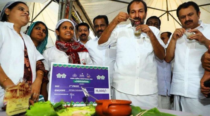 Morning Capsule < വാഴപ്പിണ്ടി പായസം, മാമ്പഴം – പേരയ്ക്ക, മധുരക്കിഴങ്ങ് പായസങ്ങൾ … എല്ലാം ഫെസ്റ്റിലുണ്ട് l കരുണാകരൻ അന്ന് പറഞ്ഞ ജില്ല, മൂവാറ്റുപുഴ വരുമോ ? l ഓരോ രൂപമാറ്റത്തിനും 5,000 രൂപ വീതം പിഴ ഈടാക്കണമെന്ന് ഹൈക്കോടതി l തെരുവുനായ്ക്കളുടെ ദയാവധം, മാർഗരേഖ തയ്യാറായി I …