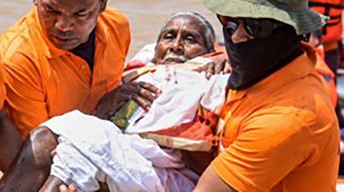 മുതലകൾ നിറഞ്ഞ പ്രളയനദി, 12 മണിക്കൂറിൽ 25 കി. മീറ്റർ ഒഴുകി നടന്ന കേശി മുത്തശ്ശിയുടെ അതിജീവനം അത്ഭുതമാണ്